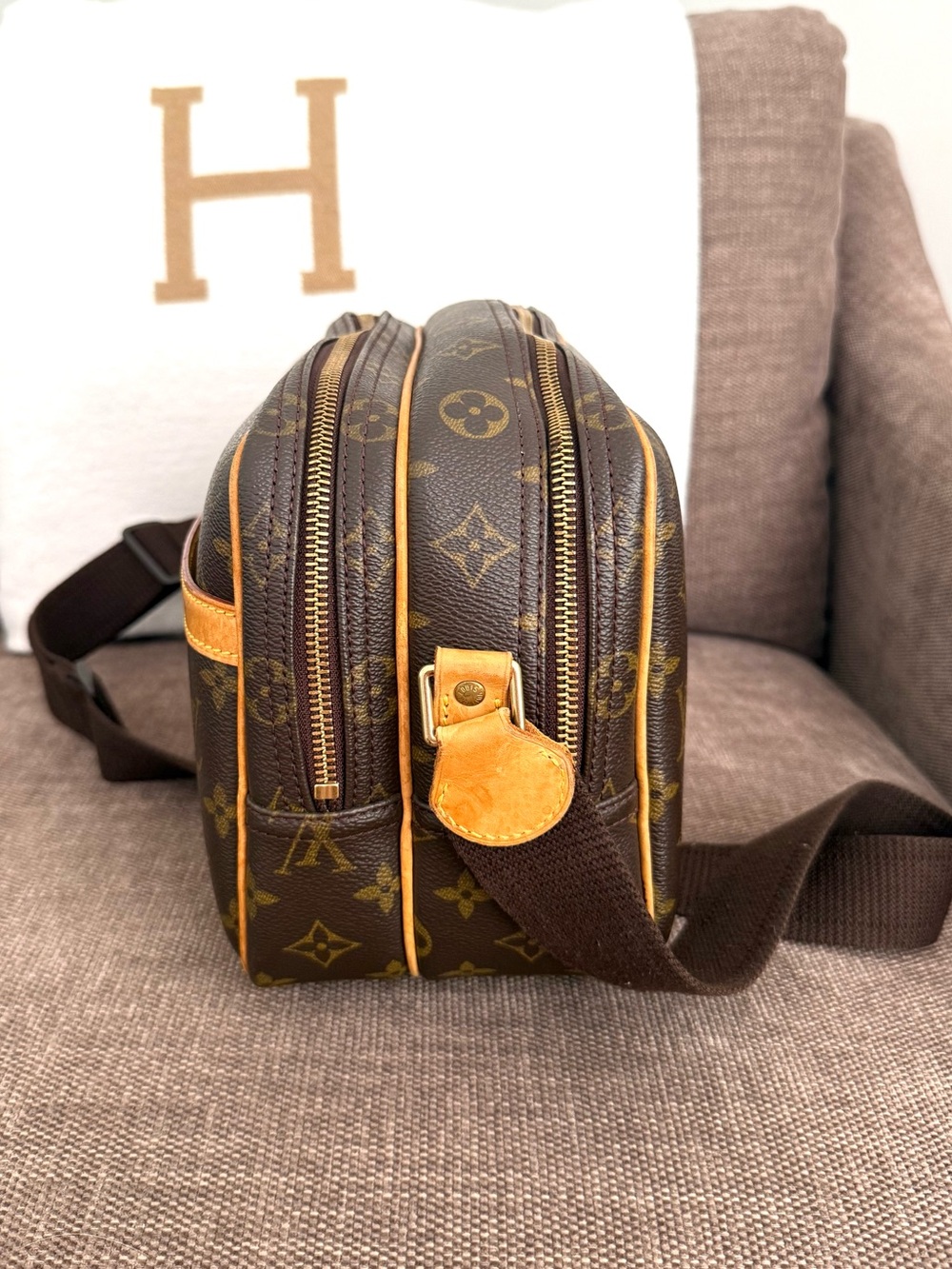 Authentic Louis Vuitton Reporter PM unisex messenger crossbody bag monogram LV - Picture 6 of 16